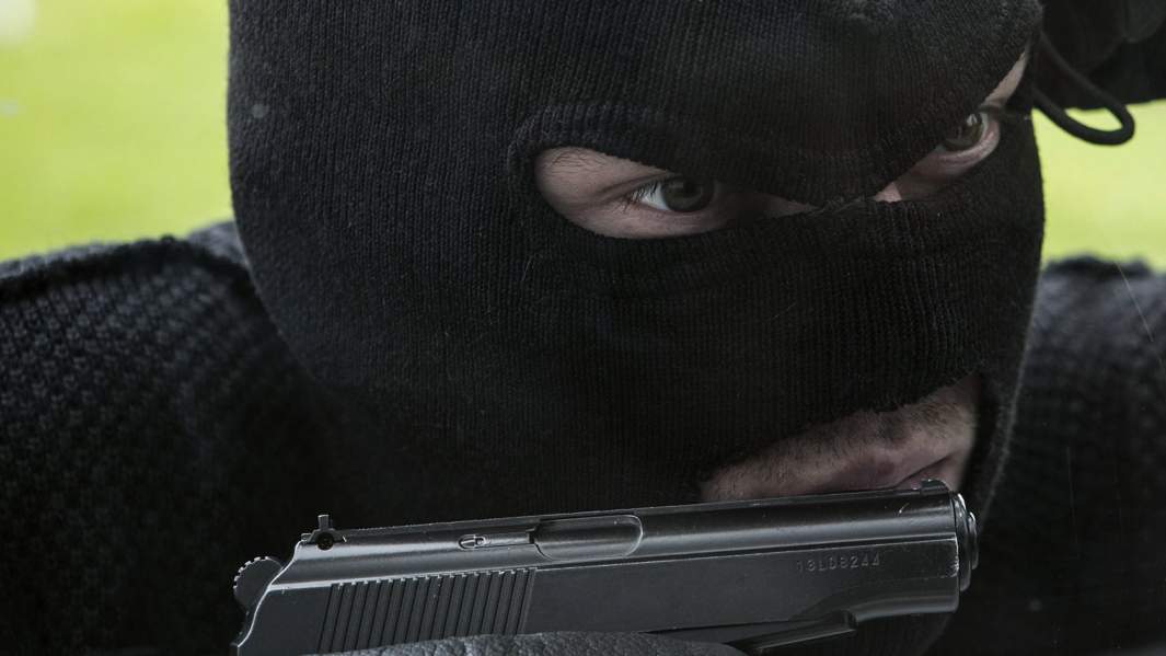 мужчина в балаклаве