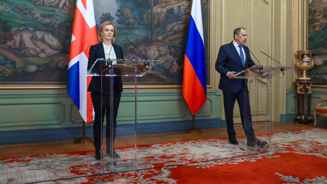 Министр иностранных дел России Сергей Лавров и министр иностранных дел Великобритании Лиз Трасс на совместной пресс-конференции в Москве