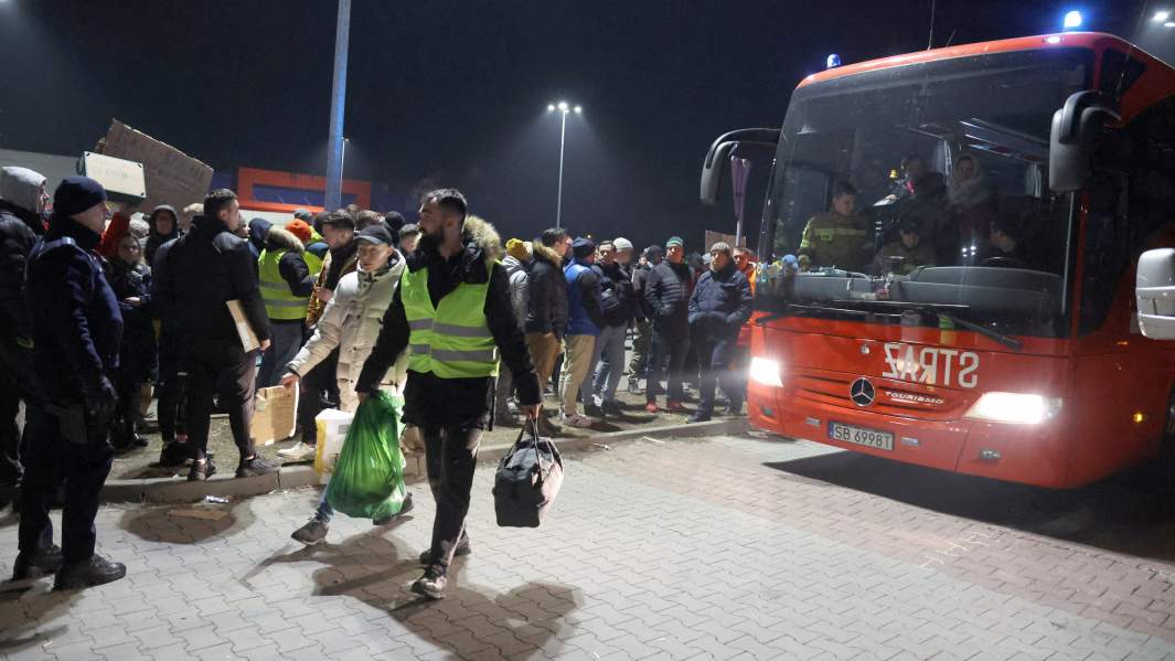беженцы польша автобус