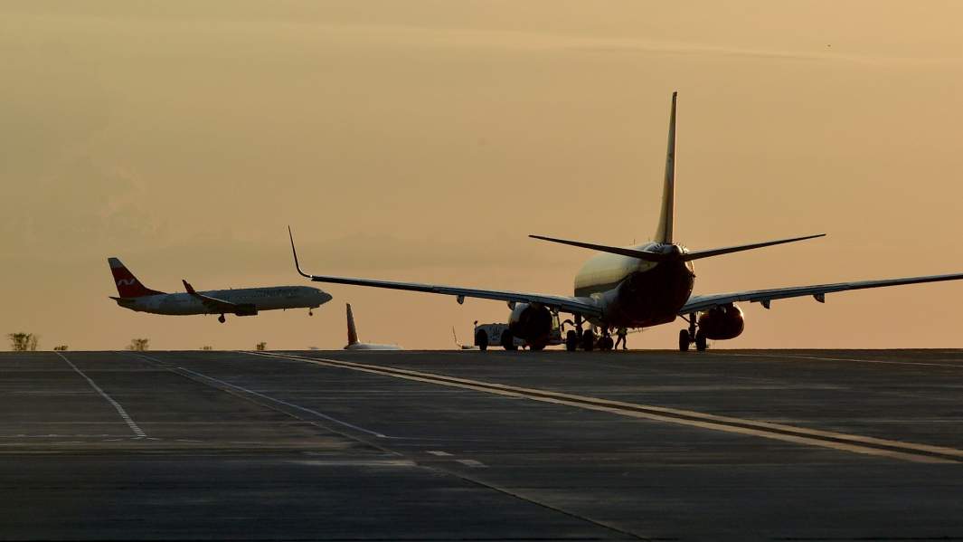 самолет аэропорт