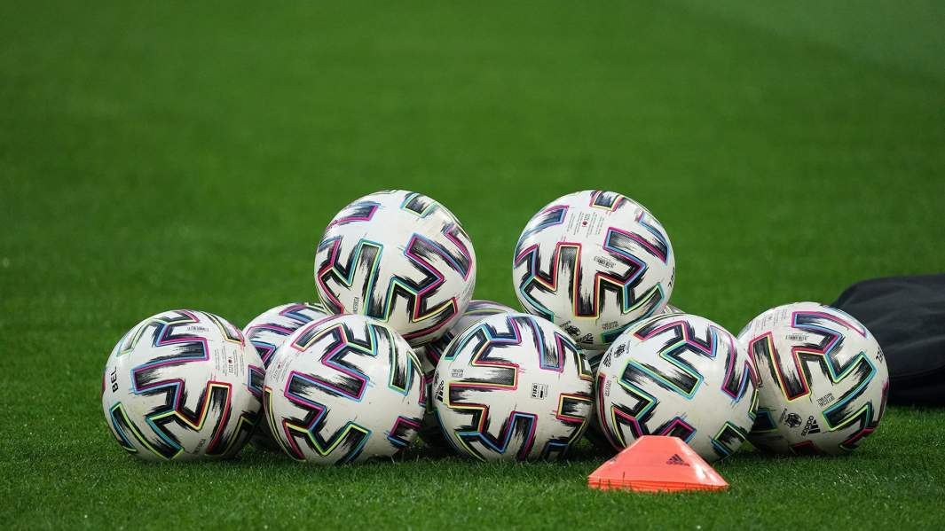 футбольное поле 