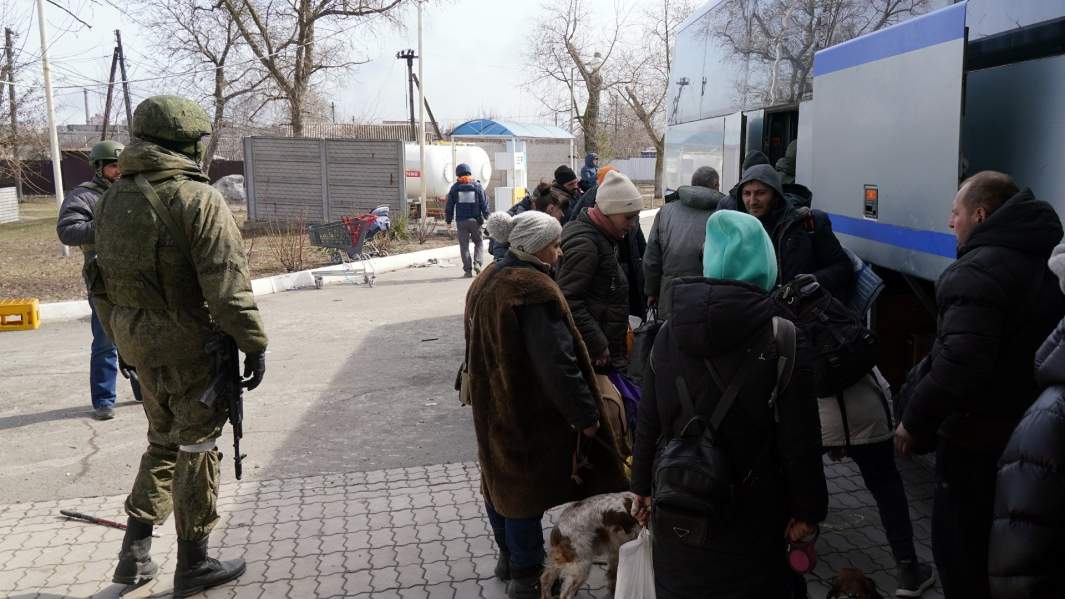 Эвакуация мирных жителей Мариуполя в Россию