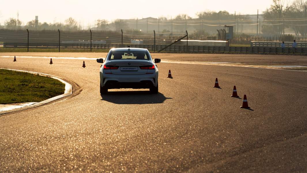 Даже на крутых виражах автомобиль с шинами Pilot Sport 5 ведет себя предсказуемо
