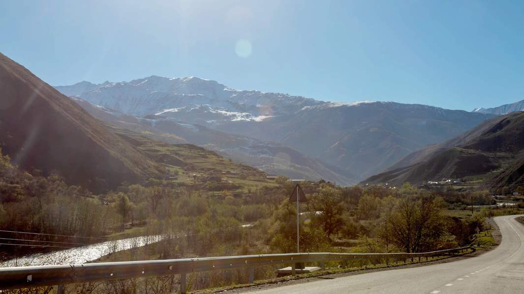 Великолепные пейзажи, небольшие расстояния и хорошие дороги делают Чечню привлекательным местом для автопутешествий