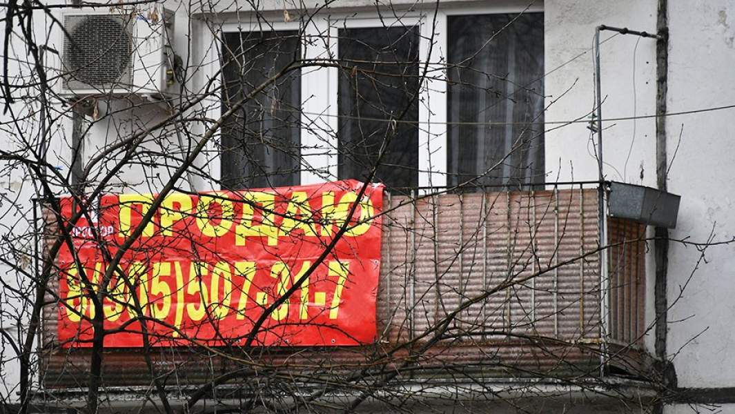 Балкон пятиэтажного жилого дома