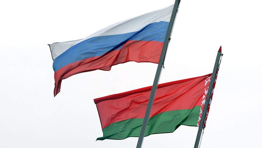 Флаги России и Белоруссии