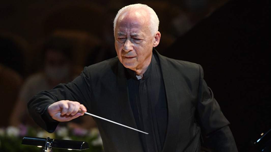 Художественный руководитель, главный дирижер Национального филармонического оркестра России и Государственного камерного оркестра «Виртуозы Москвы» Владимир Спиваков на открытии XVIII фестиваля «Москва встречает друзей» в Светлановском зале Московского Международного Дома Музыки