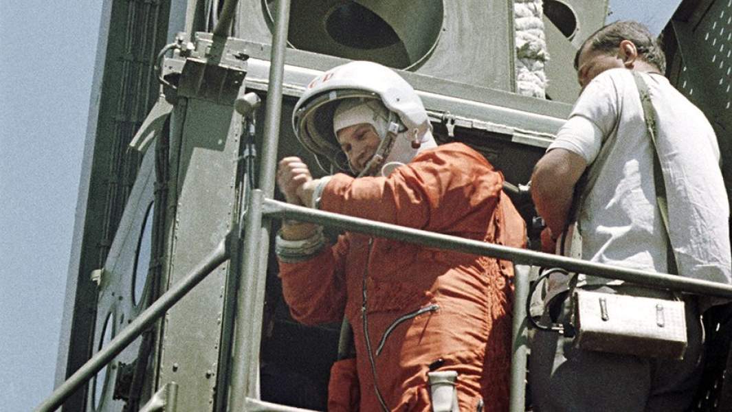 Кадр из документального фильма «Звездный путь». Летчик-космонавт Валентина Терешкова перед полетом на космическом корабле «Восток-6»