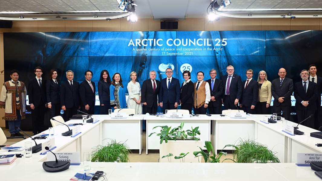 Участники круглого стола, приуроченного к 25-летию Арктического совета