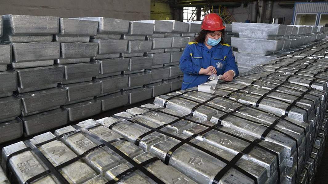 Маркировка цинковых блоков на складе готовой продукции