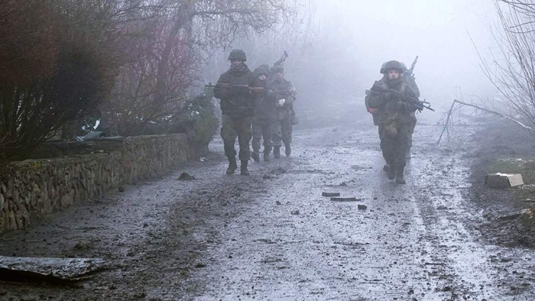 Военнослужащие народной милиции ДНР проводят зачистку Волновахи