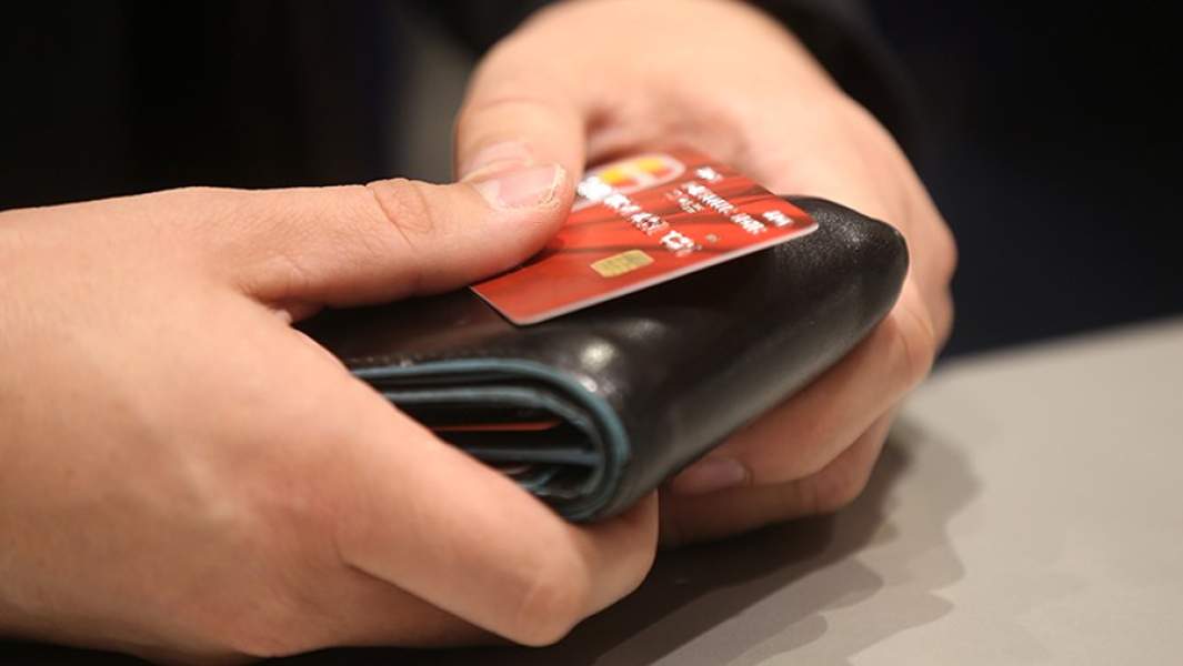 Кошелек и кредитная карта