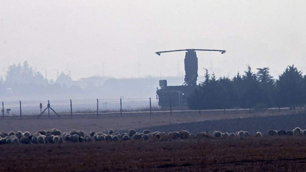 Радиолокационная станция российских зенитных ракетных систем C-400 на военной базе вблизи Анкары