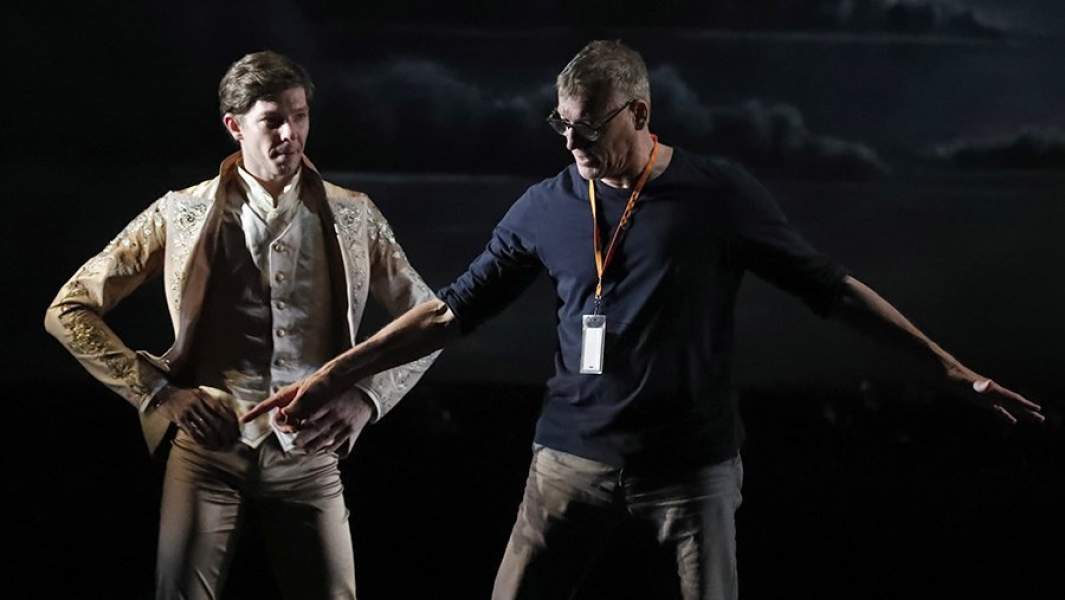 Испанский хореограф Начо Дуато (справа) на генеральной репетиции балета в Михайловском театре в Санкт-Петербурге