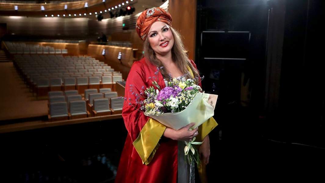 Народная артистка России Анна Нетребко перед большим юбилейным концертом из партий, исполненных в разные годы на сцене Мариинского театра