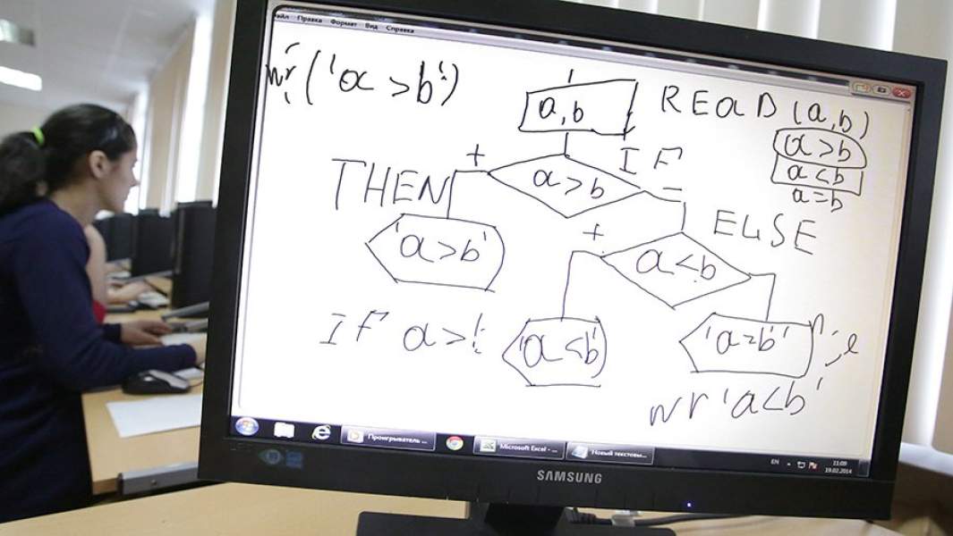 Во время занятия в Московском государственном колледже электромеханики и информационных технологий