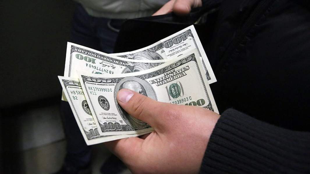 В пункте обмена валют