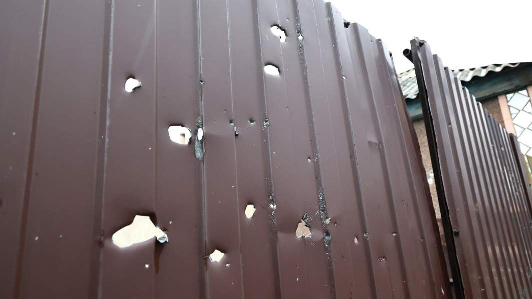 Последствия обстрела города Ровеньки в ЛНР