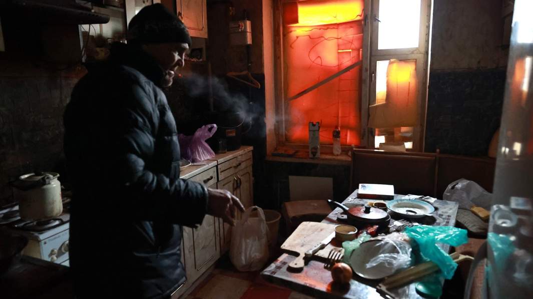 В одной из квартир, пострадавших в результате военных действий в Рубежном