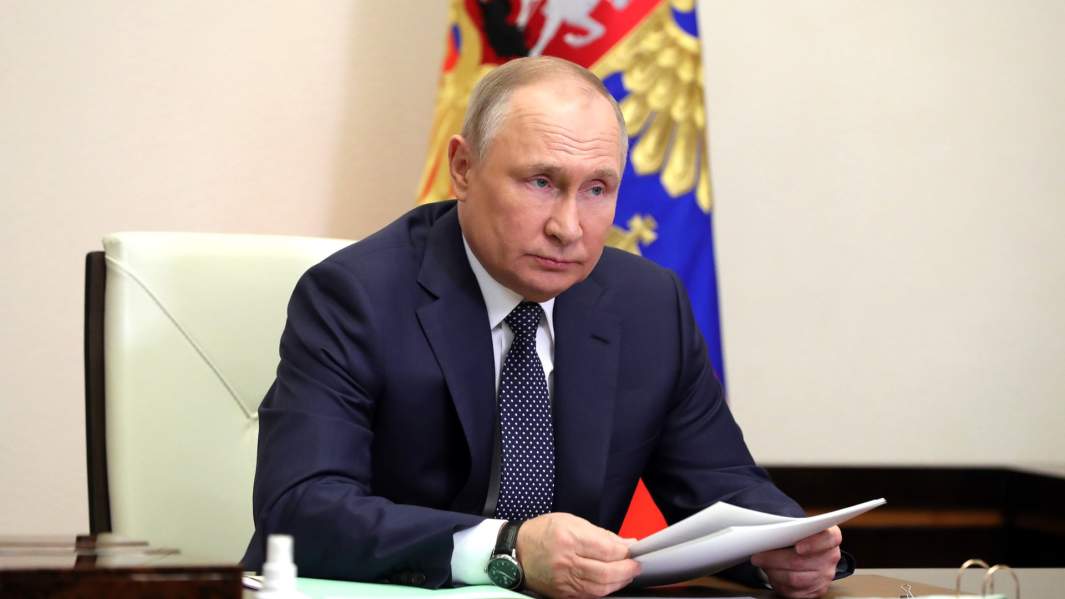 Президент РФ Владимир Путин в Ново-Огарево во время совещания 
