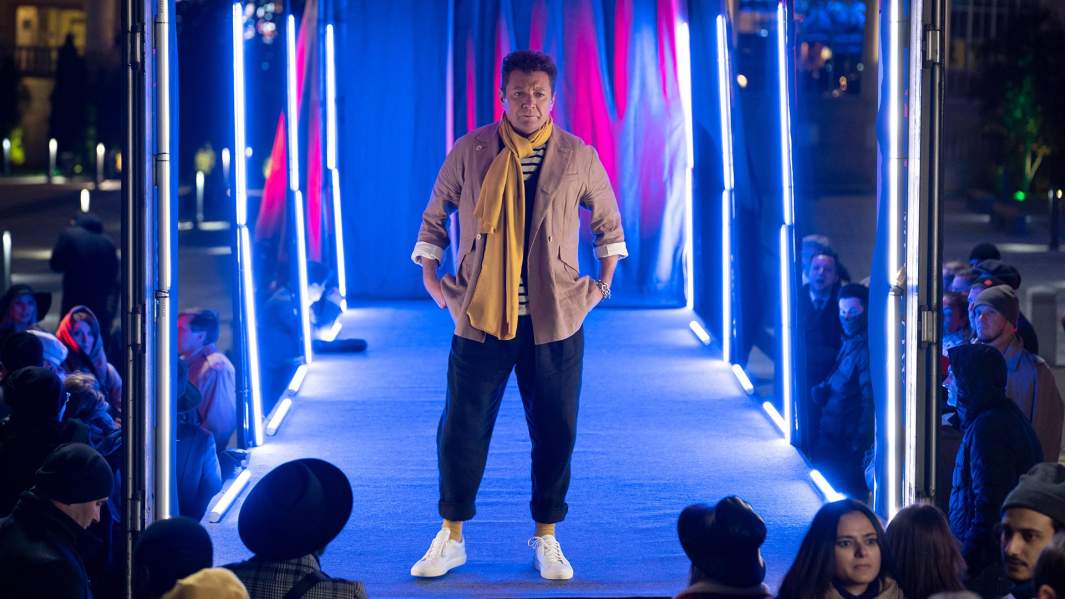 кадр фильма модный синдикат