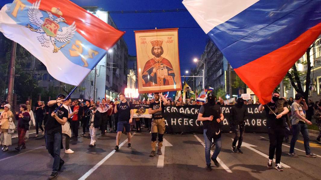 Шествие против решения сербских властей проголосовать за приостановку членства РФ в Совете ООН по правам человека