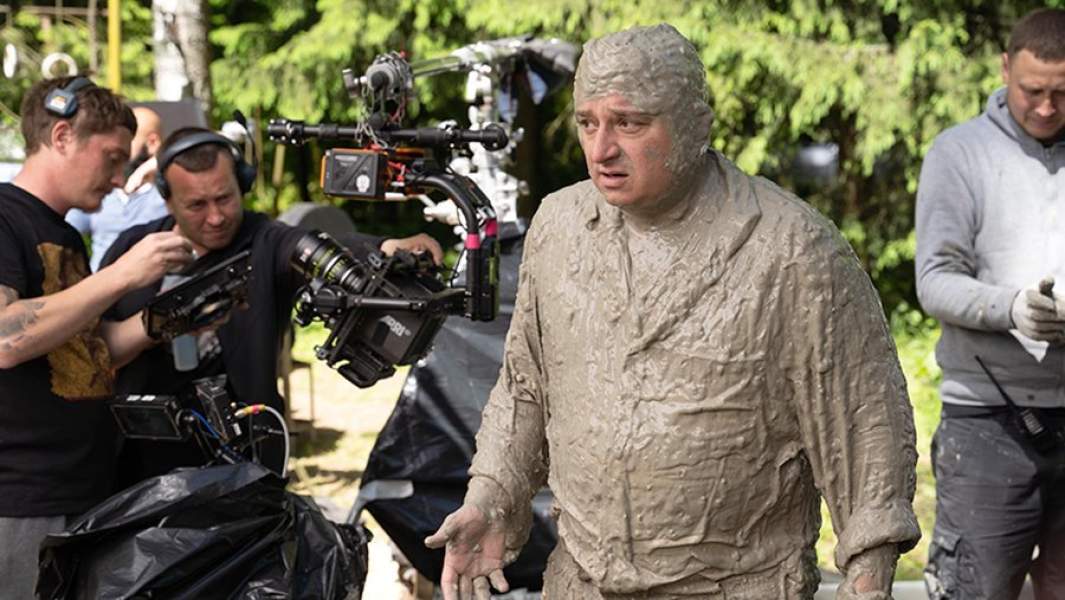 Актер Максим Лагашкин во время съемок фильма «Отчаянные дольщики»