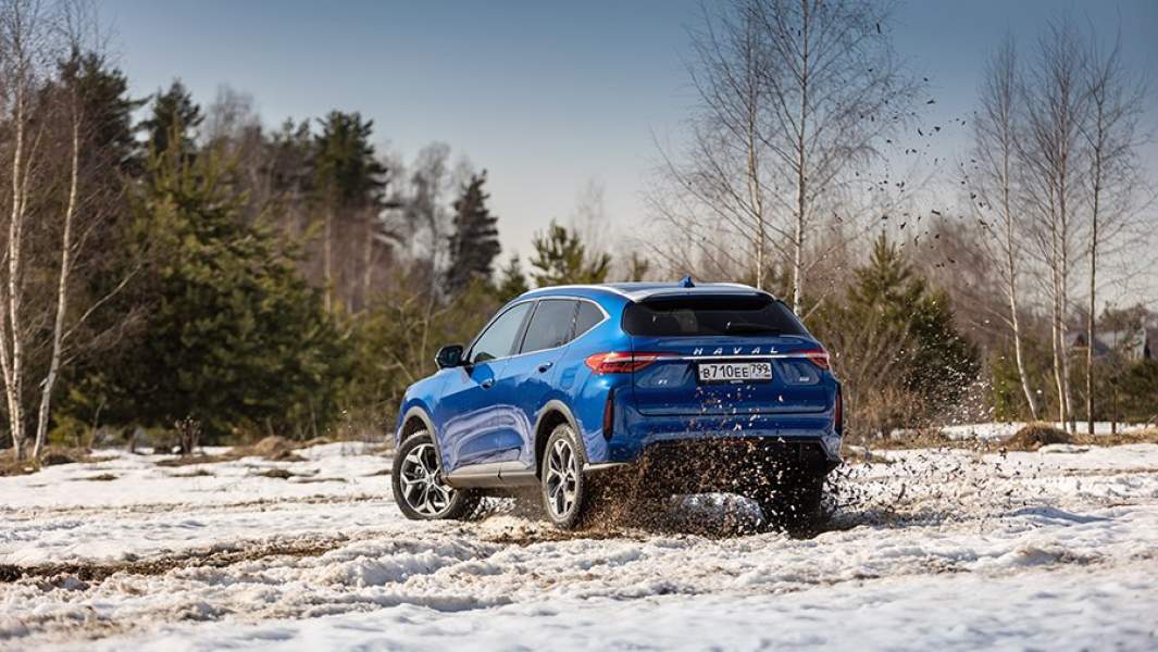 F7 для преодоления бездорожья оснащен несколькими электронными режимами. Заявленный клиренс: 190 мм