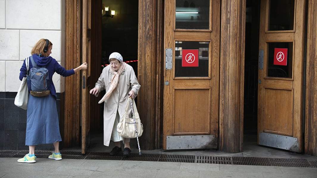 пожилая женщина