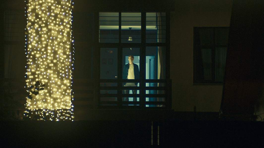 Кадр из сериала «Оффлайн»