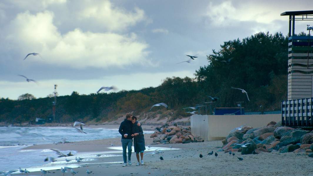 Кадр из сериала «Оффлайн»