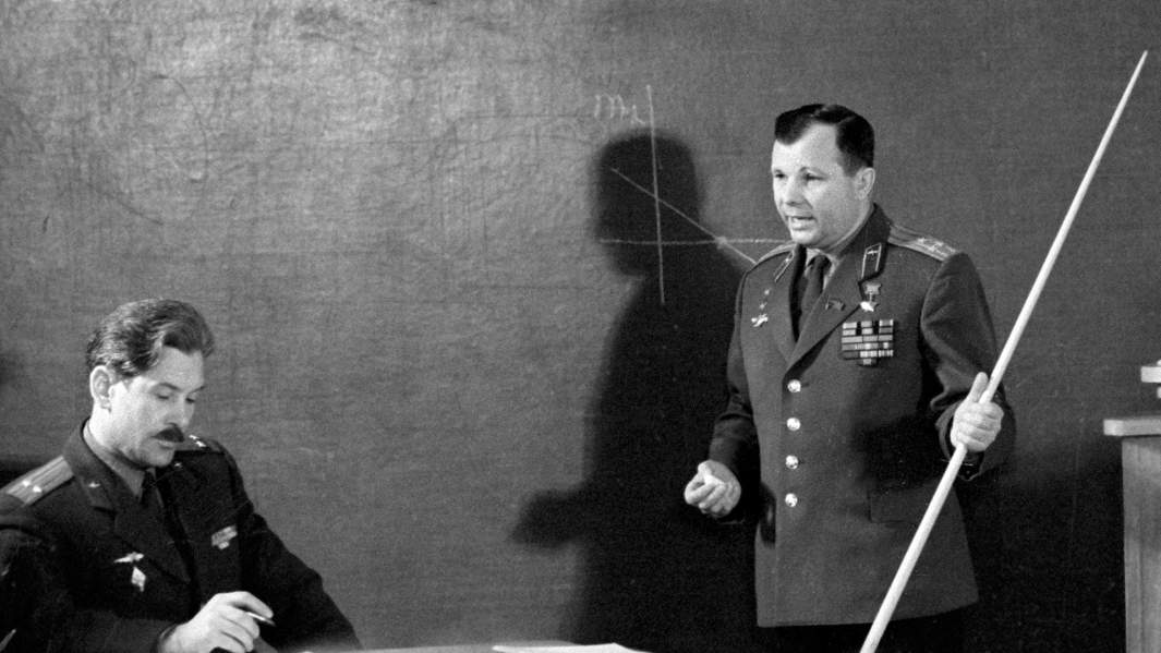 Юрий Гагарин во время защиты дипломной работы в Военно-воздушной инженерной академии имени Н.Е. Жуковского