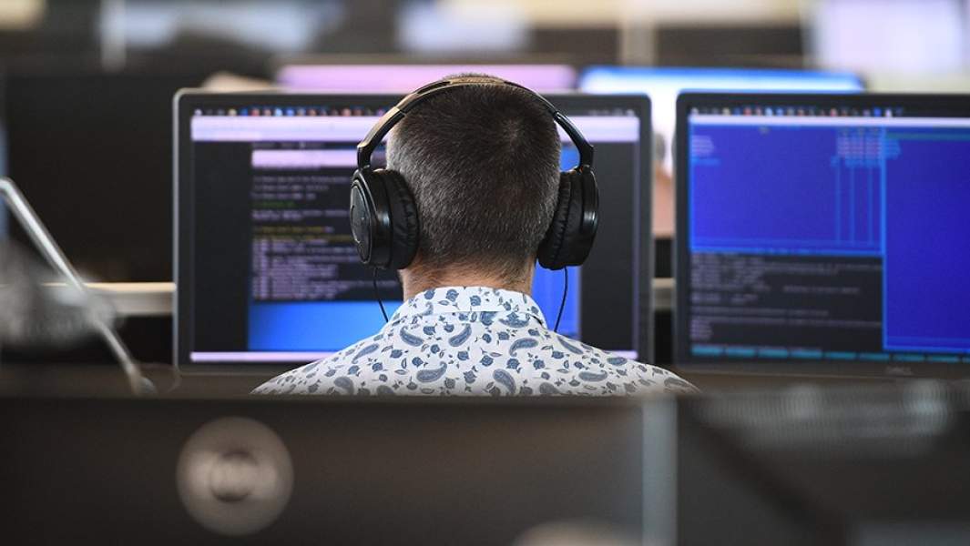 программист