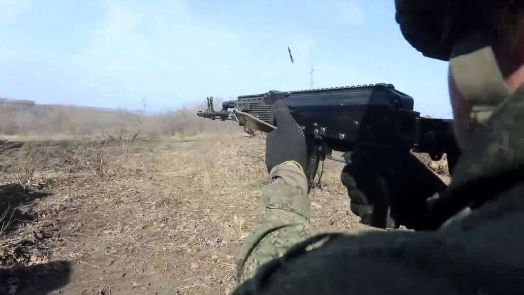 Танкист танковой роты Западного военного округа во время освобождения населенного пункта Топольское Харьковской области