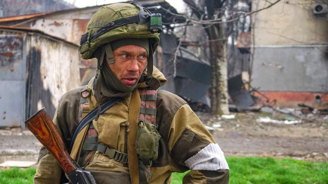 Известный военкор Михаил Андроник пострадал от обстрела ВСУ - Мыкерчь.рф - вся п