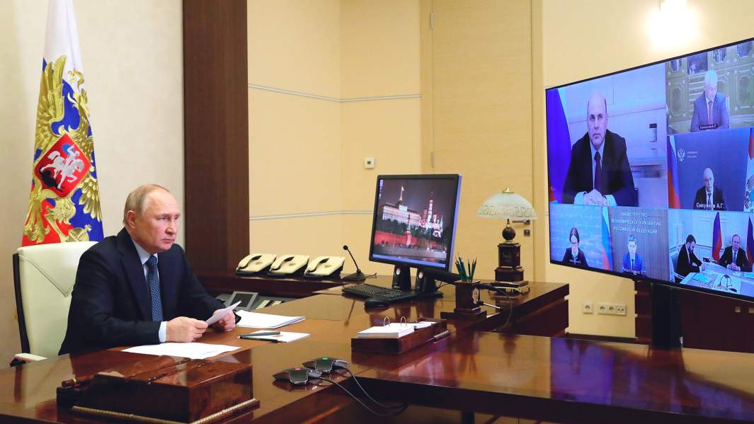 Президент РФ Владимир Путин проводит в режиме видеоконференции совещание по экономическим вопросам