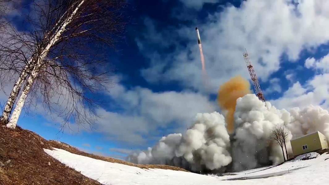 Запуск межконтинентальной баллистической ракеты стационарного базирования «Сармат»