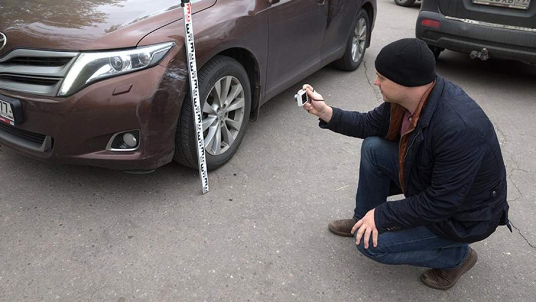 Фиксирование повреждения автомобиля, попавшего в ДТП