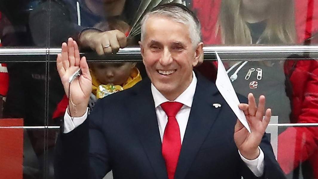 Главный тренер ХК «Авангард» Боб Хартли на матче финала плей-офф Кубка Гагарина в Восточной конференции КХЛ между командами «Авангард» и «Салават Юлаев». 2019 год