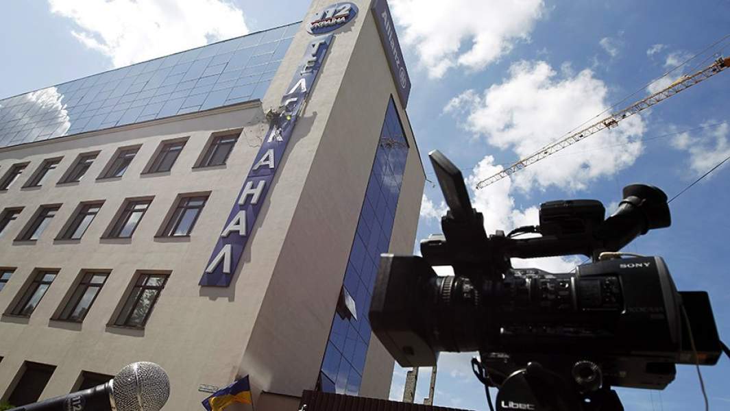 Результат обстрела здания телеканала «112 Украина» из гранатомета 13 июля 2019 года в Киеве