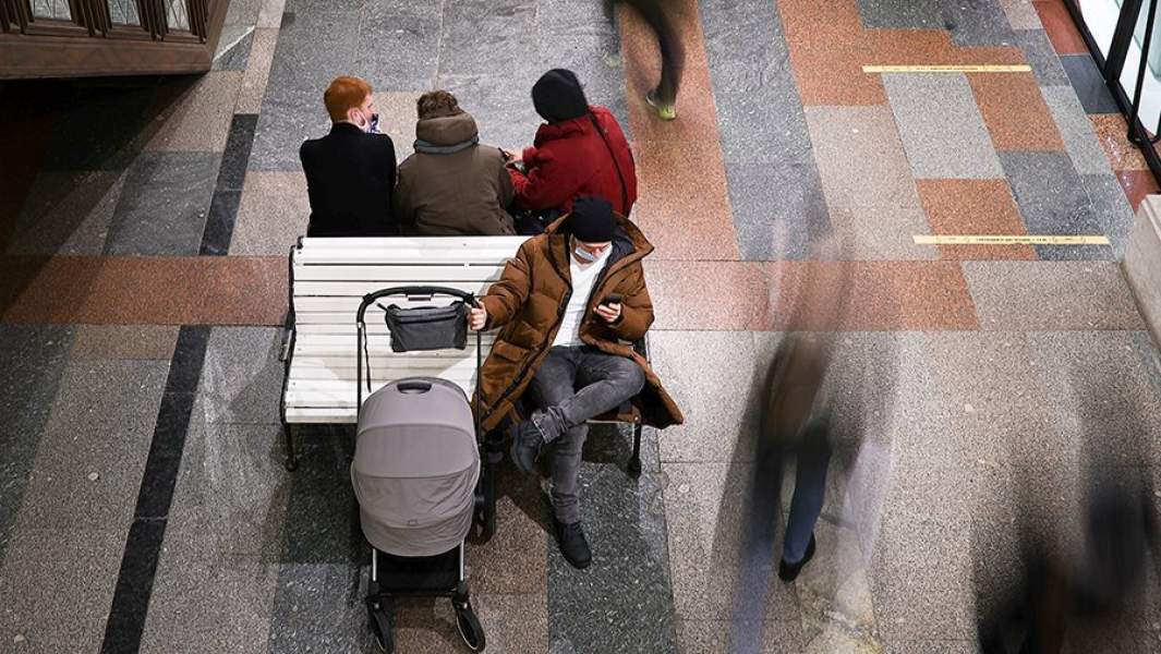 мужчина с коляской