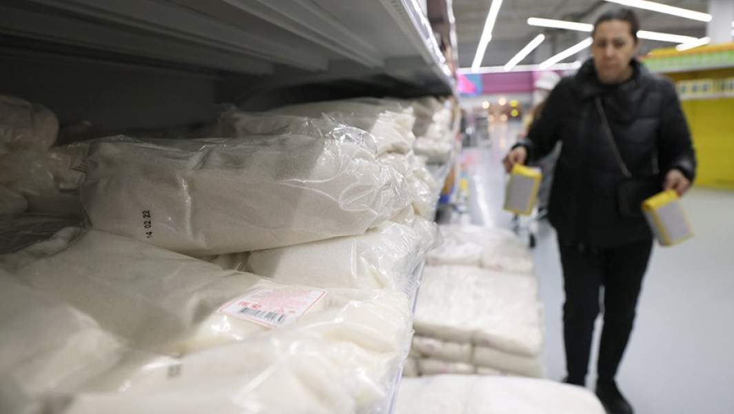 Полка с сахаром в магазине