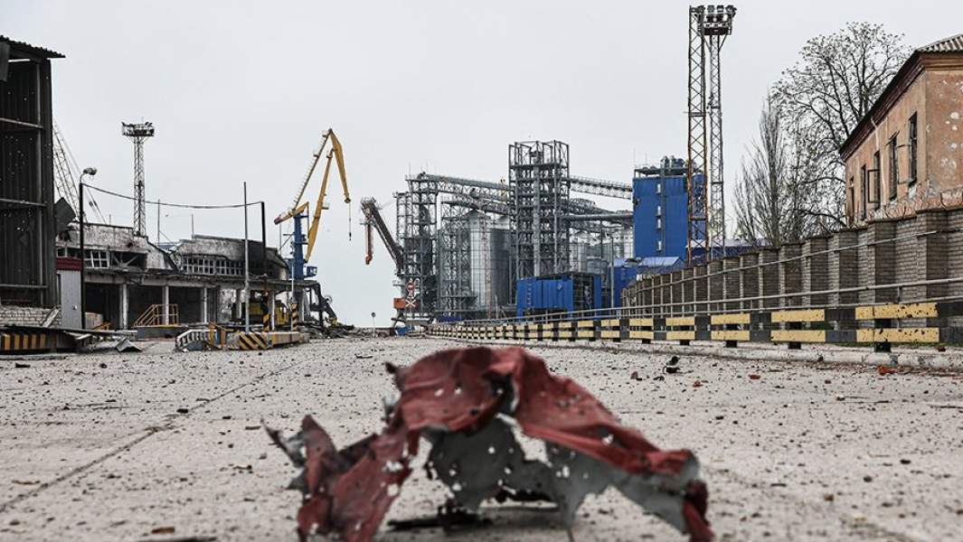 Вид на Мариупольский морской торговый порт