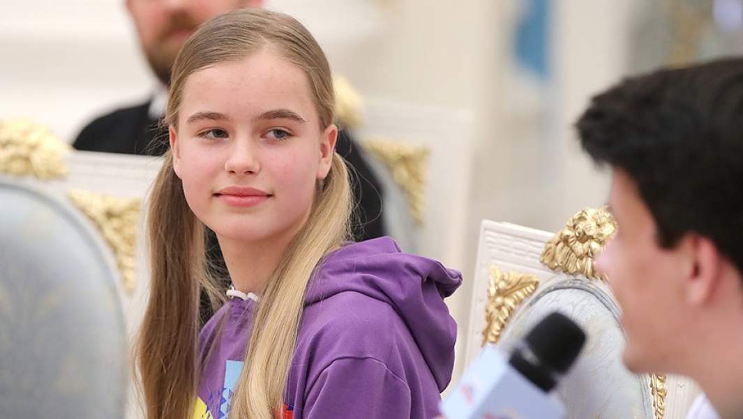 Участник Всероссийского конкурса «Большая перемена» в направлении «Познавай Россию!», ученица 6-го класса Диана Красовская на заседании наблюдательного совета АНО «Россия - страна возможностей» с участием президента РФ Владимира Путина в Екатерининском зале Кремля