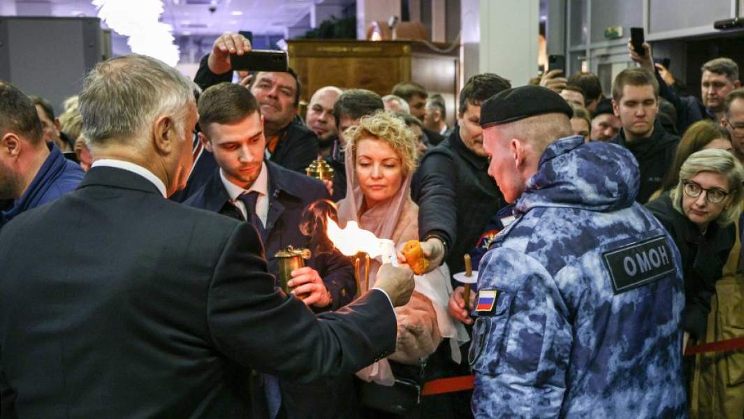 Встреча Благодатного огня в аэропорту Внуково-3