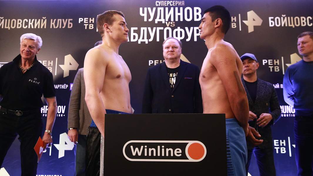 Федор Чудинов и Азизбек Абдугофуров на процедуре взвешивания 