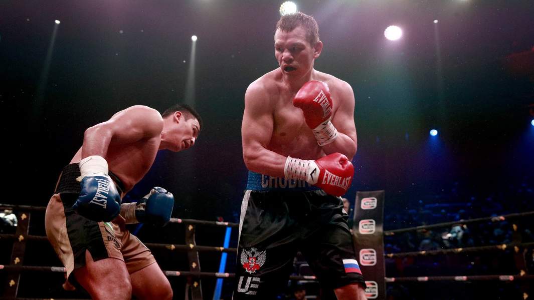 Боксер Федор Чудинов против Азизбека Абдугофурова на турнире «Бойцовский клуб РЕН ТВ. Суперсерия» в «Вегас Сити Холле»