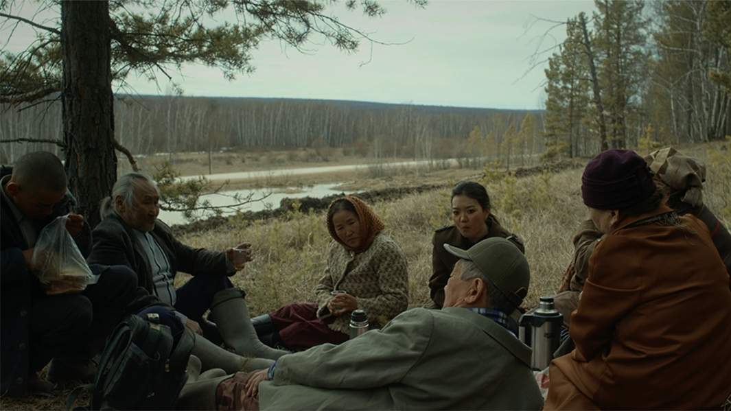 Кадр из фильма «Нелегал»