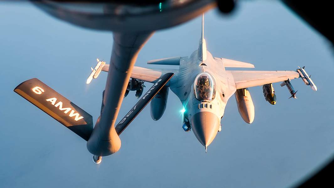 Истребитель F-16 Fighting Falcon ВВС США