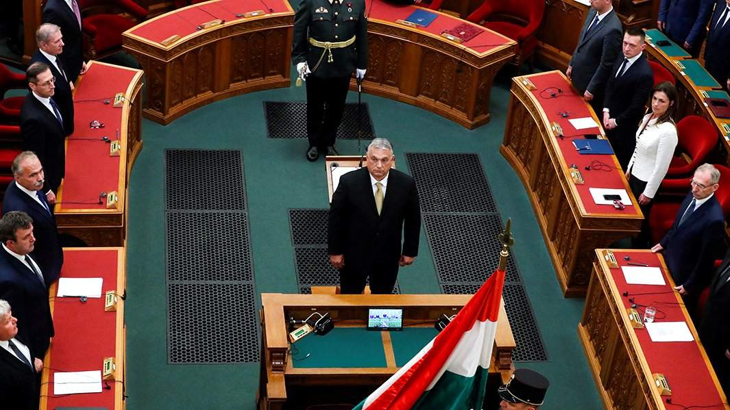 Премьер-министр Венгрии Виктор Орбан во время церемонии присяги в парламенте в Будапеште